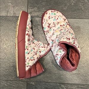 The North Face Women’s ThermoBall Traction Mule V - Burgundy Multi